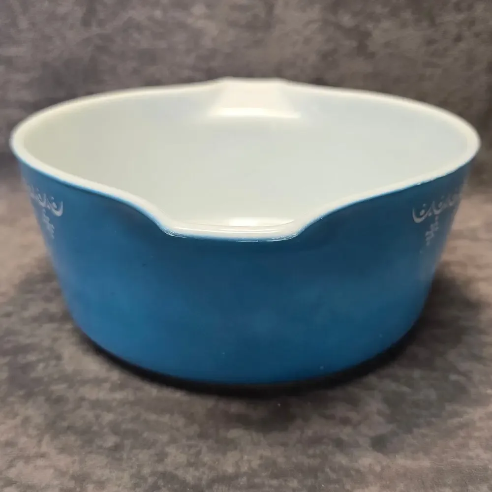 Vintage Pyrex Blue Snowflake Garland Cinderella Mixing Bowl 475-B 2 1/2 QT.